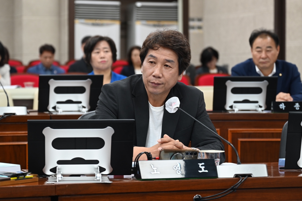 제321회 창녕군의회 제1차 정례회 행정사무감사특별위원회 이미지(2)