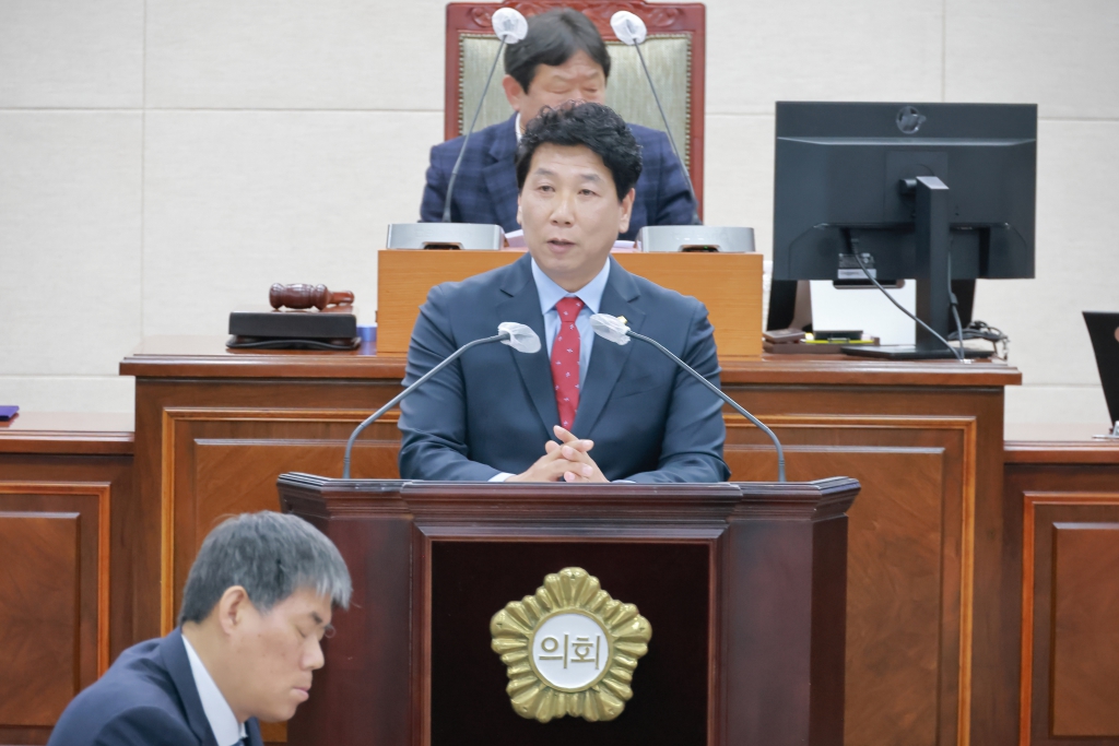 제318회 창녕군의회 임시회 제2차 본회의  이미지(9)
