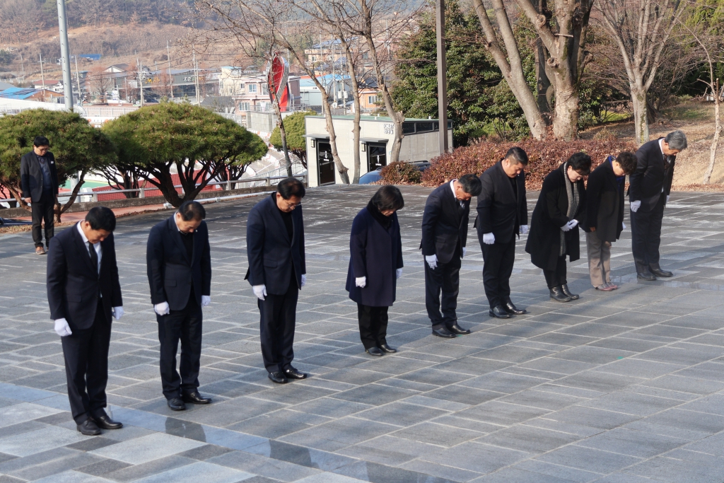 창녕군의회 2024년 새해 충혼탑 참배 이미지(6)