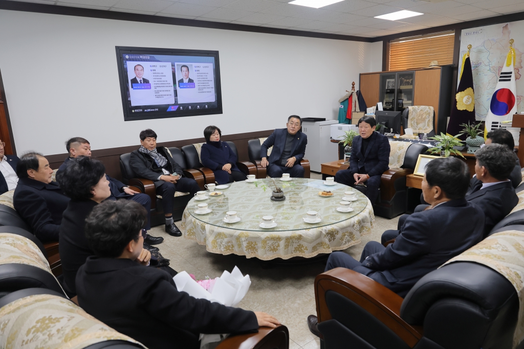 창녕군의회 시무식 및 의정발전 유공자 표창 이미지(6)