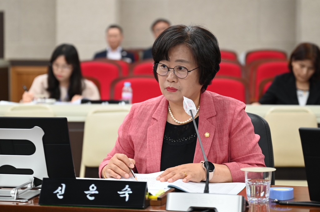 제321회 창녕군의회 제1차 정례회 행정사무감사특별위원회 이미지(7)