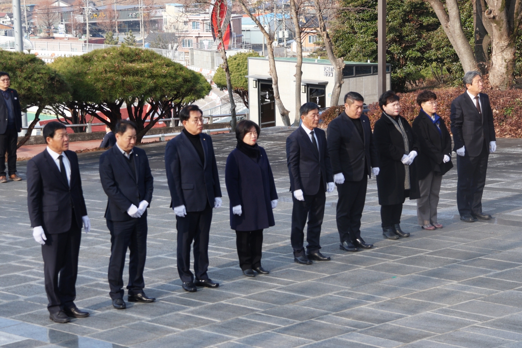 창녕군의회 2024년 새해 충혼탑 참배 이미지(5)
