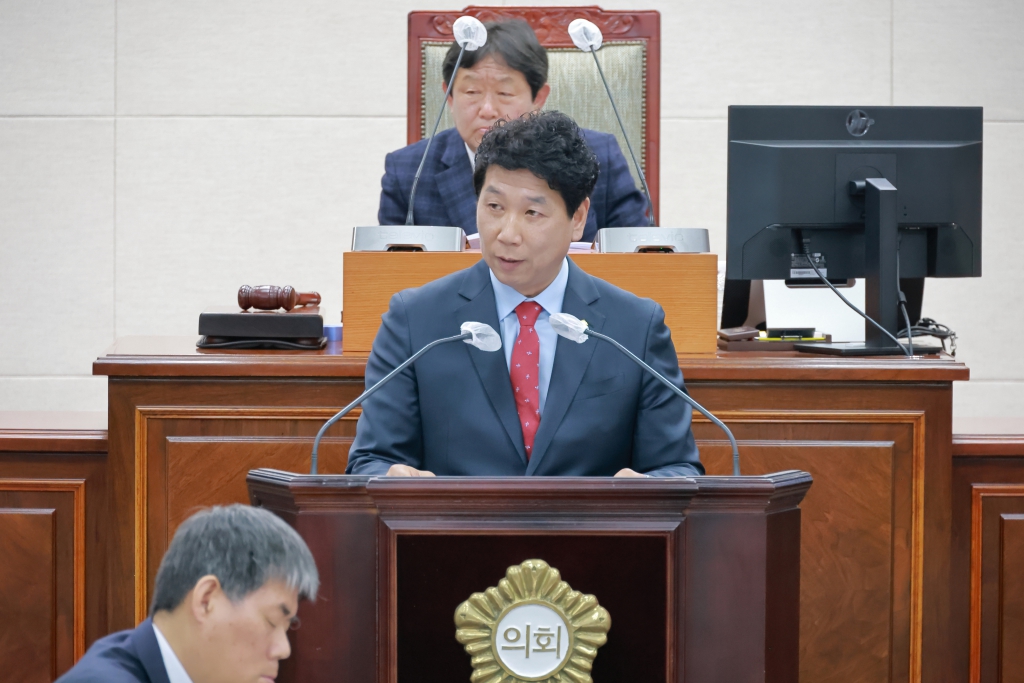 제318회 창녕군의회 임시회 제2차 본회의  이미지(8)
