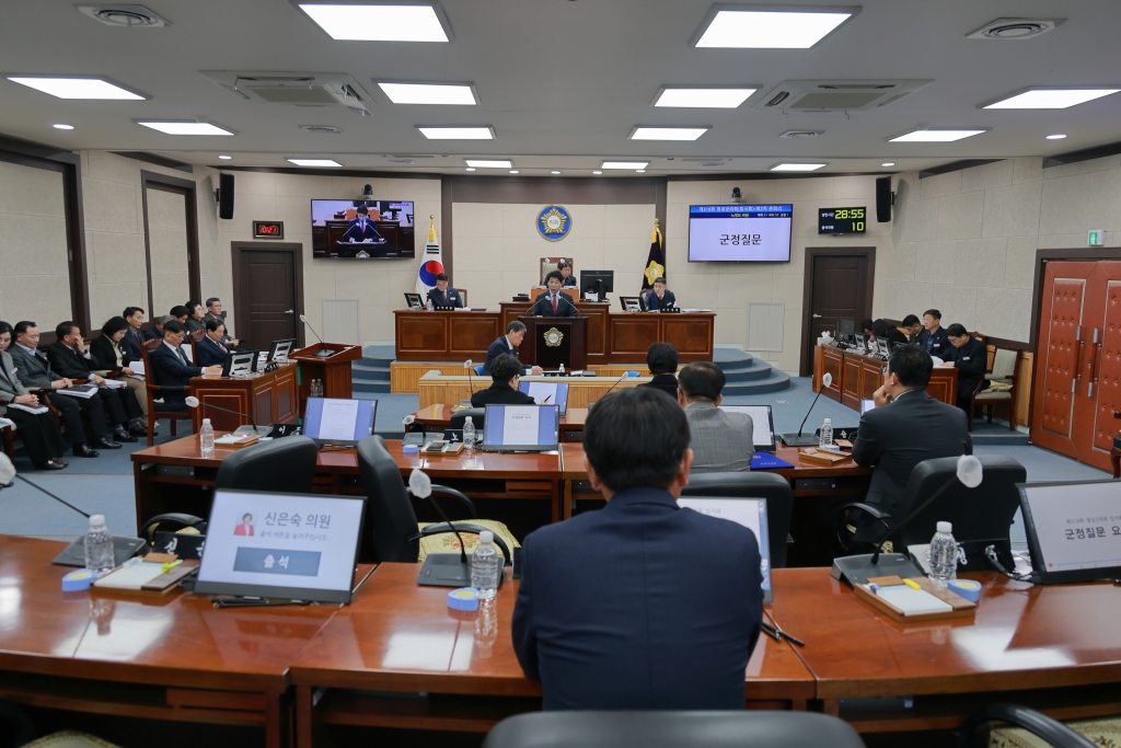제318회 창녕군의회 임시회 제2차 본회의  이미지(2)