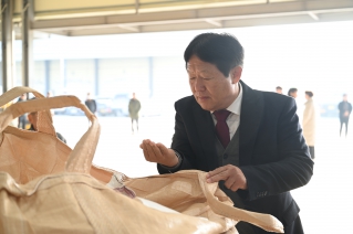 2025년산 공공비축미국 포대벼 매입 현장 방문(영산면) 대표이미지
