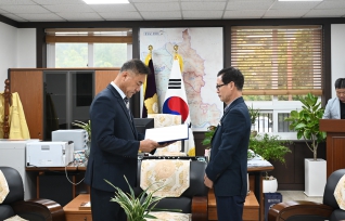 창녕군의회 전입 공무원(5급 승진공무원) 임용장 수여식 대표이미지