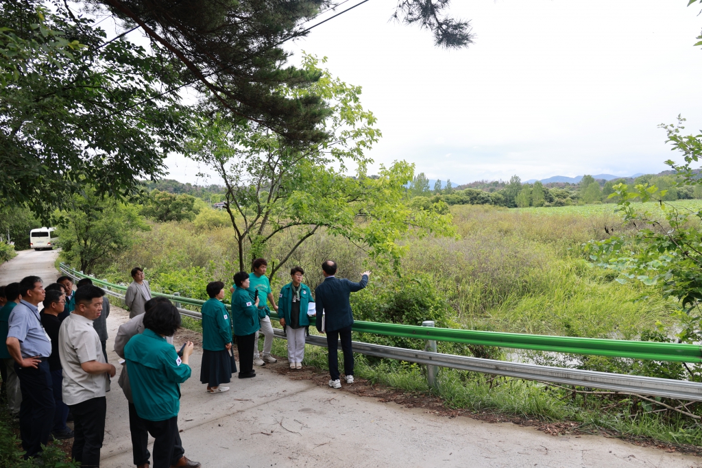 창녕군의회, 우포늪 여름 생태 확인 현장 방문 이미지(2)